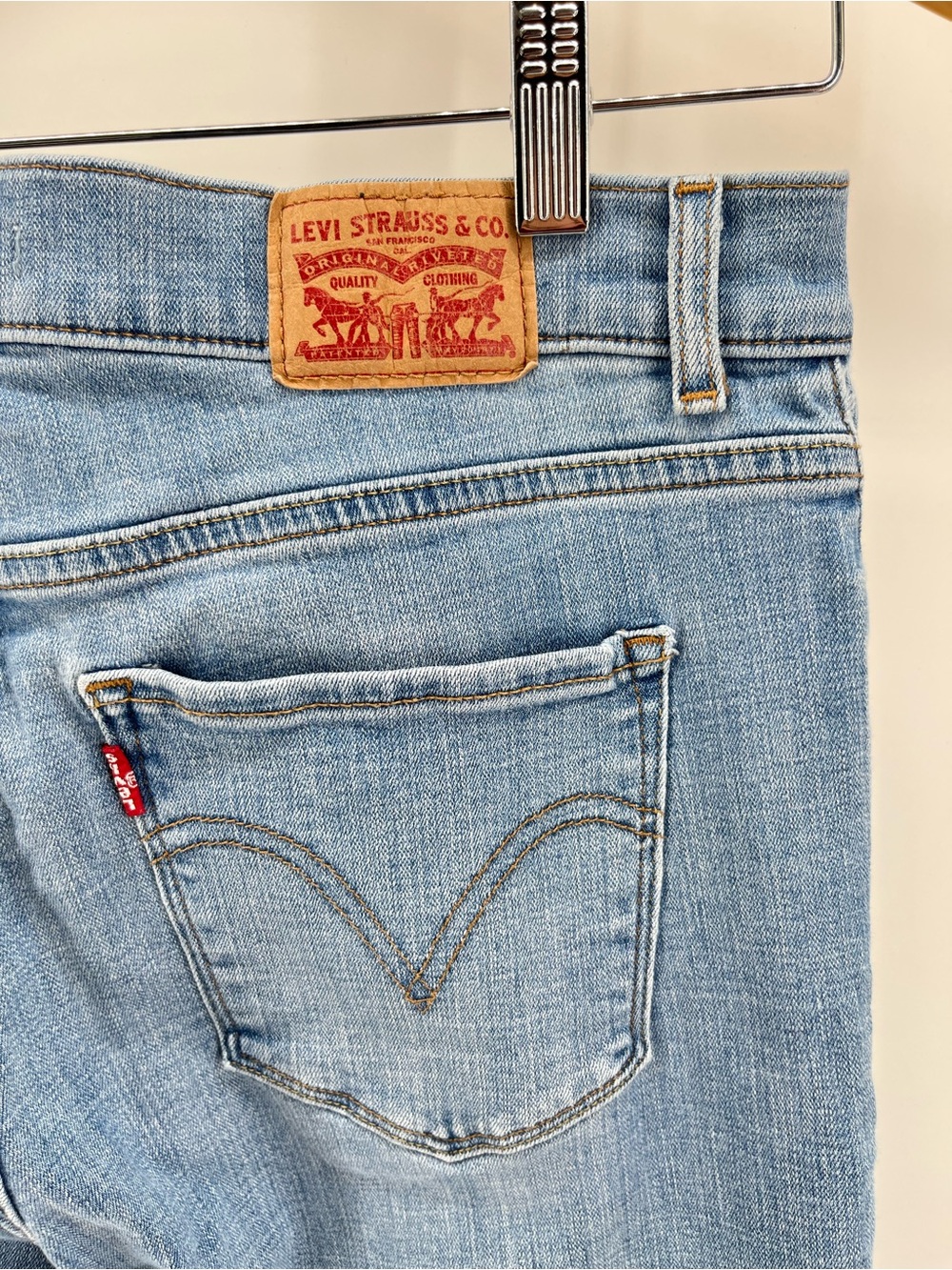 Levi’s Classic Bootcut Jeans Women’s Size 8 Medium Wash Stretch Denim 30” Inseam - Picture 7 of 11